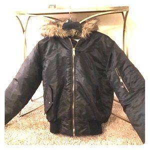 Winter jacket  w/hoodie ☃️